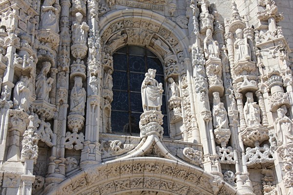 193-Монастырь Жеронимуш, Дева Мария с дарами и Младенцем